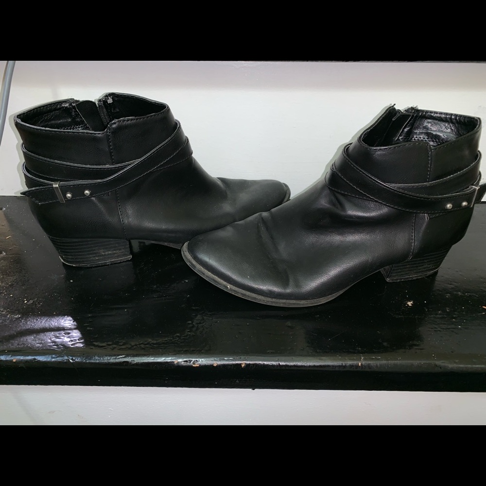 LC Lauren Conrad Criss Cross Black Booties 8.5